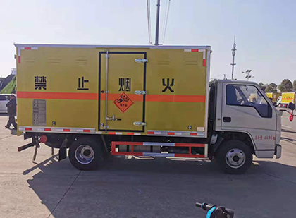 腾冲爆破器材运输车技术升级与安全合规新趋势